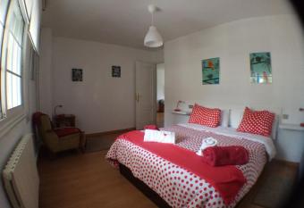 Apartamento Tui, Casa da Barca allows 18 year olds to book a room