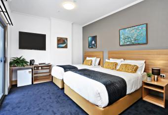 Meridian Hotel Hurstville has Balcony rooms