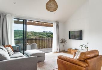 Wainui Landing Apartment 2 allows 18 year olds to book a room