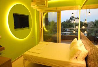 Oneiro Suites has rooms with a private hot tub