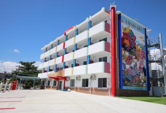 AMAWARI HOTEL -SEVEN Hotels and Resorts- allows 18 year olds to book a room