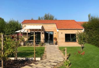 Hoeve Altena Cottage allows 18 year olds to book a room