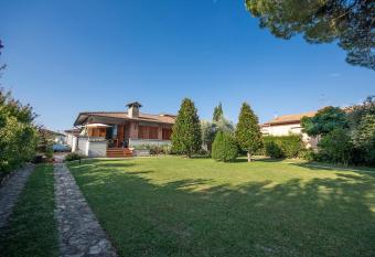 Villa Orsini - A Retreat in Pisa - Food and Relax has Balcony rooms