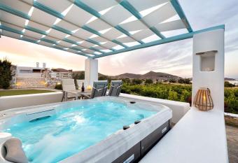 Luxury Paros Villa Villa Vrachos Superior 1-Bedroom Villa with Jacuzzi Naousa has Balcony rooms