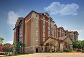 Drury Inn & Suites San Antonio Northwest Medical Center allows 18 year olds to book a room