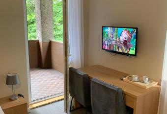 Vesna Rooms MTP has Balcony rooms