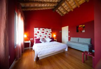 Locanda La Candola allows 18 year olds to book a room