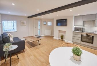 Host & Stay - Staffordshire Hideaway allows 18 year olds to book a room