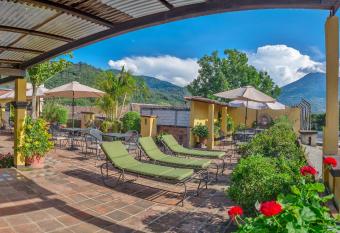 Hotel Las Camelias Inn by AHS allows 18 year olds to book a room