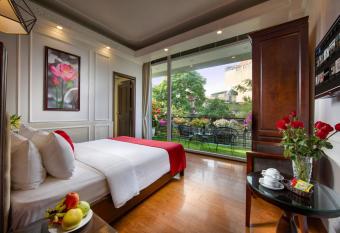 Hanoi Royal Palace Hotel 2 has Balcony rooms