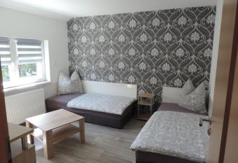 sommer-zimmervermietung has Balcony rooms