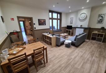 Beautiful apartment met zicht Damse vaart @brugge allows 18 year olds to book a room