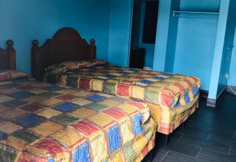 Slumberland Motel has Balcony rooms