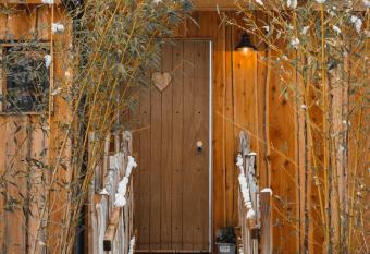 La Cabane Ofuro allows 18 year olds to book a room