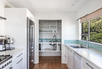 The Big Bach has rooms with a private hot tub