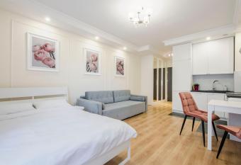 ApartHouse Deluxe allows 18 year olds to book a room