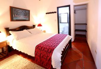 Hotel Don Paulino allows 18 year olds to book a room