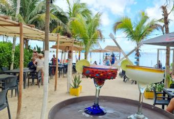 Hotel Machos Mahahual allows 18 year olds to book a room