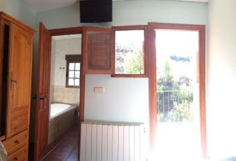 Hospedaje Rural Casa Parri allows 18 year olds to book a room