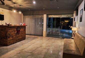 HOTEL GREEN HILLOCK has Smoking/Balcony rooms