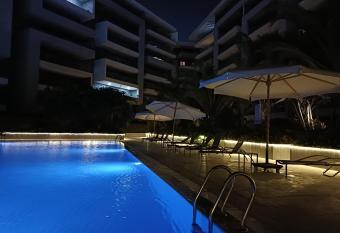 Sheraton Ocean 803 - Private apartments has rooms with a private hot tub