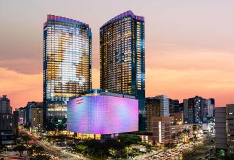 Grand Hyatt Jeju allows 18 year olds to book a room