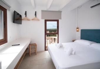 Castell de L   allows 18 year olds to book a room