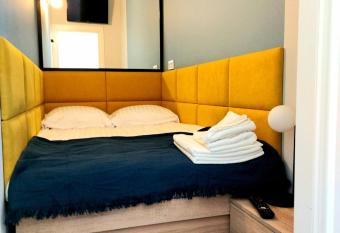 Kapsu  y Bello ApartHostel allows 18 year olds to book a room