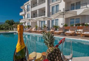 Villa Garden has Balcony rooms