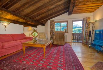 Select Apartment Top 13by Alpina has Balcony rooms