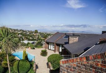 Hilltop Guesthouse has Balcony rooms