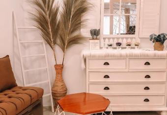 homestay diengcool 3 allows 18 year olds to book a room