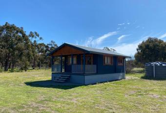 Bretts Rest AZA has Balcony rooms