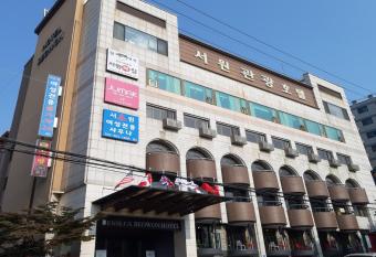 Ansan Seowon Tourist Hotel allows 18 year olds to book a room