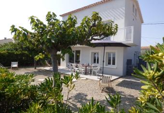 Villa T5 climatis  e - Front de Mer - Narbonne Plage allows 18 year olds to book a room