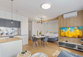 LAM Concrete w AC & Balcony allows 18 year olds to book a room