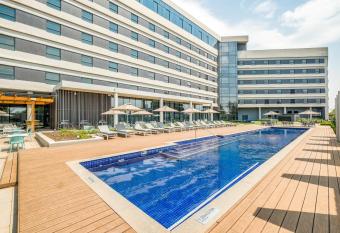 Radisson Hotel & Convention Centre Johannesburg, O.R. Tambo allows 18 year olds to book a room