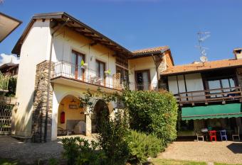 Casa Patrone has Balcony rooms