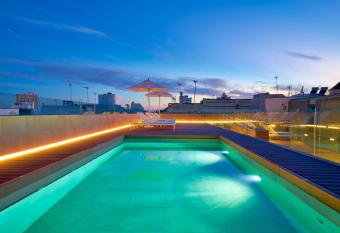 Tandem Torres de C  diz Suites allows 18 year olds to book a room