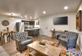 5c Sweet Redcliff Condo, Pool & Hot Tub has rooms with a private hot tub