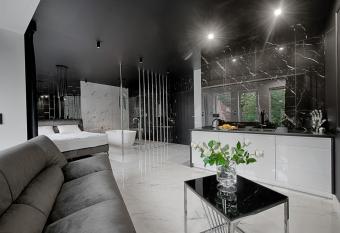 Scandal Apartament PREMIUM allows 18 year olds to book a room