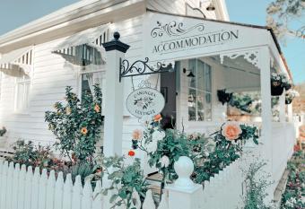 Canungra Cottages - Boutique Bed and Breakfast has Balcony rooms