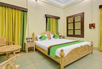 Treebo The Regal House, Near Fateh Sagar Lake has Smoking rooms