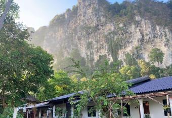 Simple House Ao Nang - B&B has Balcony rooms