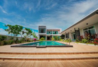 Lotus Lake View has Balcony rooms