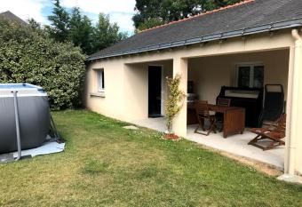 Studio    la campagne aux portes de Nantes has Balcony rooms