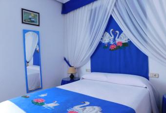 Casa de la Abuela Pepa allows 18 year olds to book a room