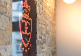 Jacuzzi Andrassy Avenue has rooms with a private hot tub