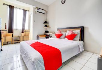 OYO 90042 Emerald Towers has Balcony rooms