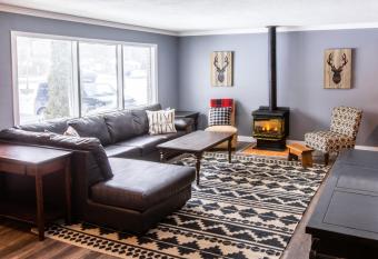 4 Bedroom Rustic Chalet has Balcony rooms